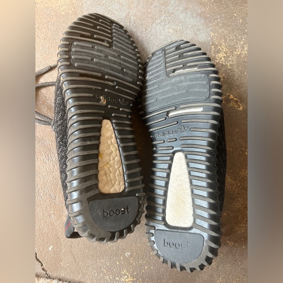 Black Yeezy Boost - Picture 6 of 8